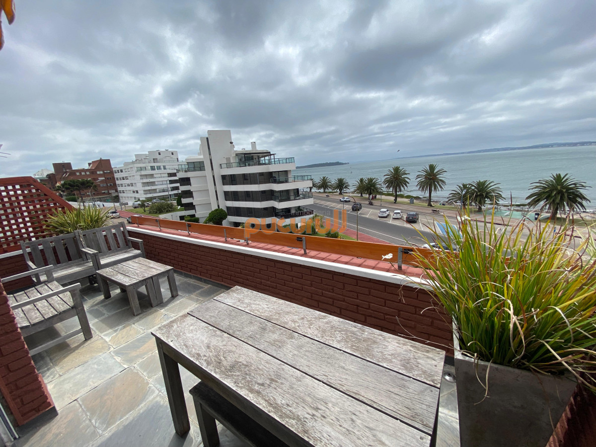 Apartamento ID.2578 - Vende apartamento con vista al mar de 3 dormitorios, Punta del Este