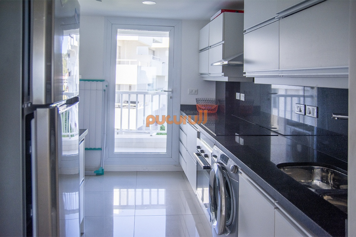 Apartamento ID.1478 - Se vende apartamento de 3 dormitorios en Edificio Horizonte, Playa Mansa, Punta del Este 