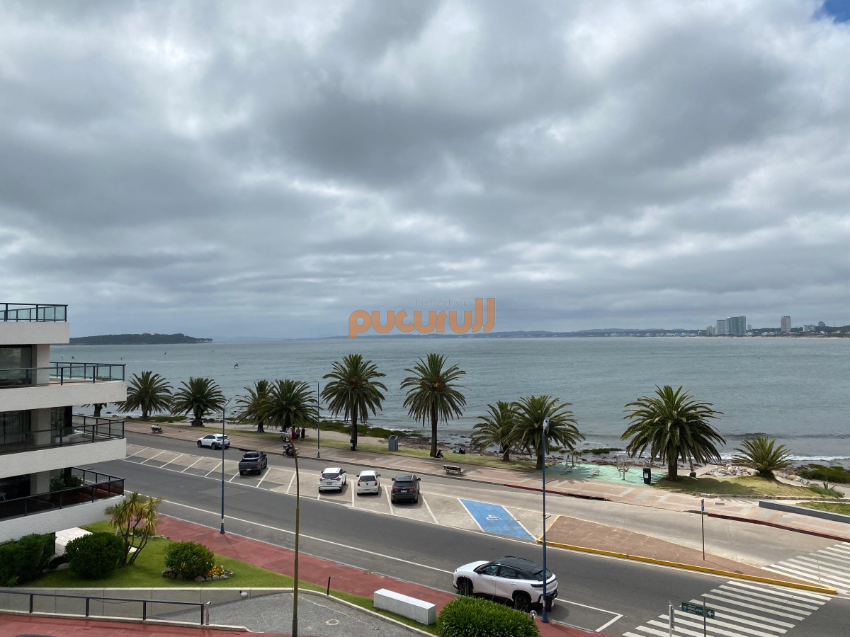 Apartamento ID.2578 - Vende apartamento con vista al mar de 3 dormitorios, Punta del Este