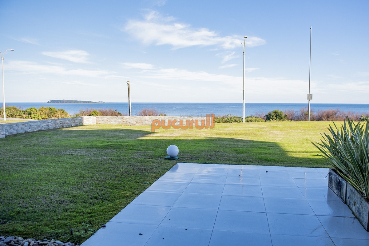 Apartamento ID.2001 - Departamento de 2 dormitorios frente al mar. Playa Mansa