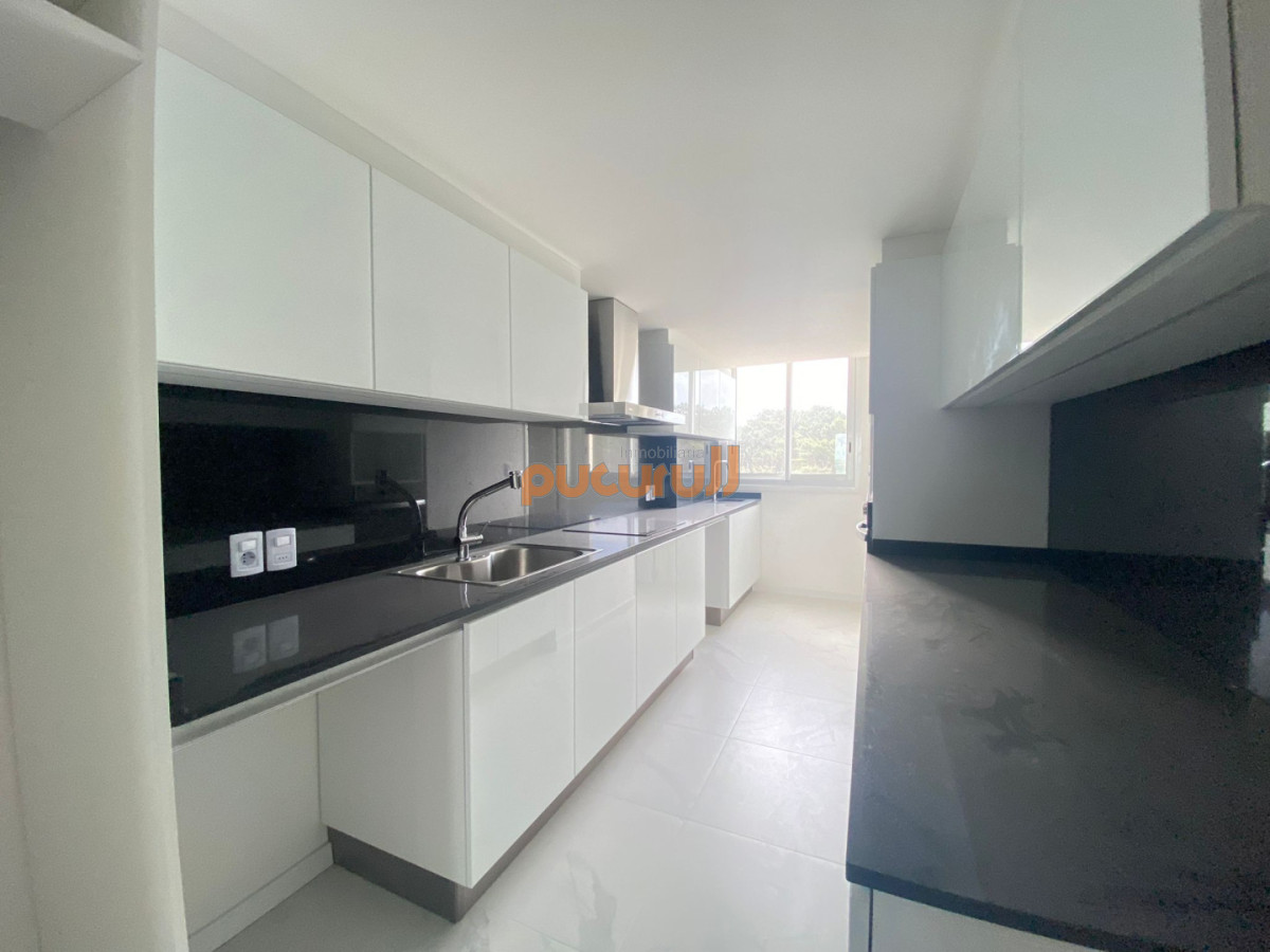 Apartamento ID.2651 - Invierta con financiación en espectacular torre con vista a la laguna y el mar. 