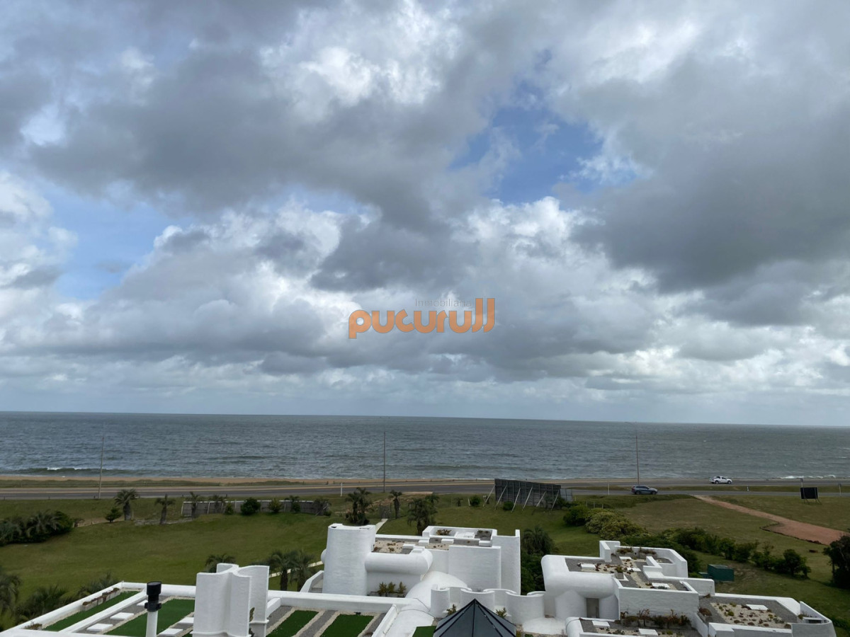 Apartamento ID.2651 - Invierta con financiación en espectacular torre con vista a la laguna y el mar. 