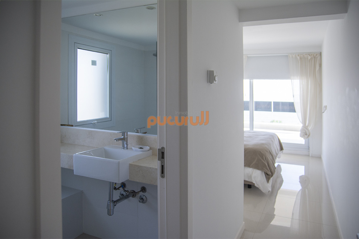 Apartamento ID.1478 - Se vende apartamento de 3 dormitorios en Edificio Horizonte, Playa Mansa, Punta del Este 