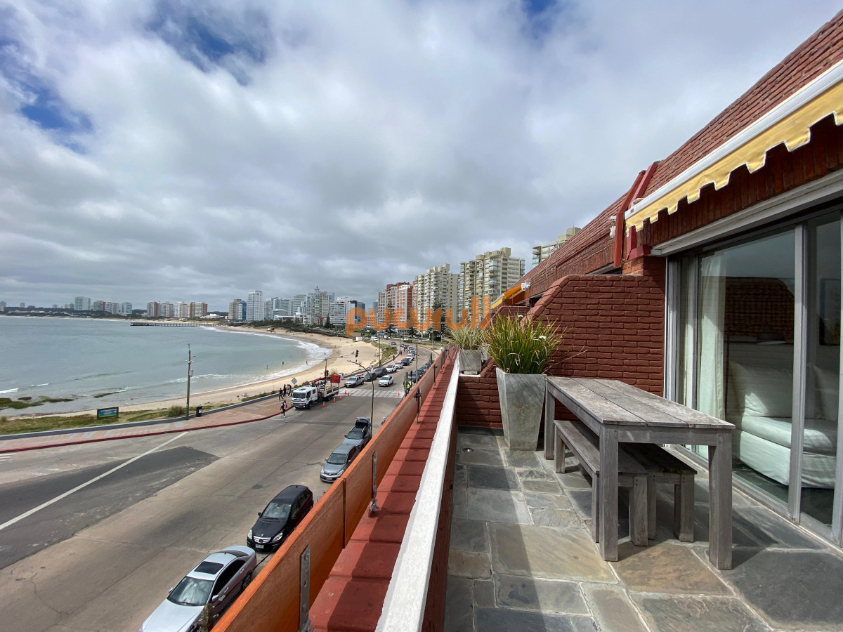Apartamento ID.2578 - Vende apartamento con vista al mar de 3 dormitorios, Punta del Este