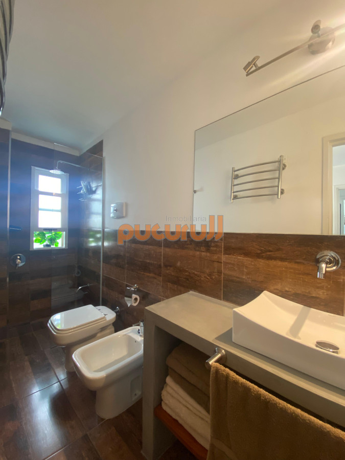 Apartamento ID.2578 - Vende apartamento con vista al mar de 3 dormitorios, Punta del Este