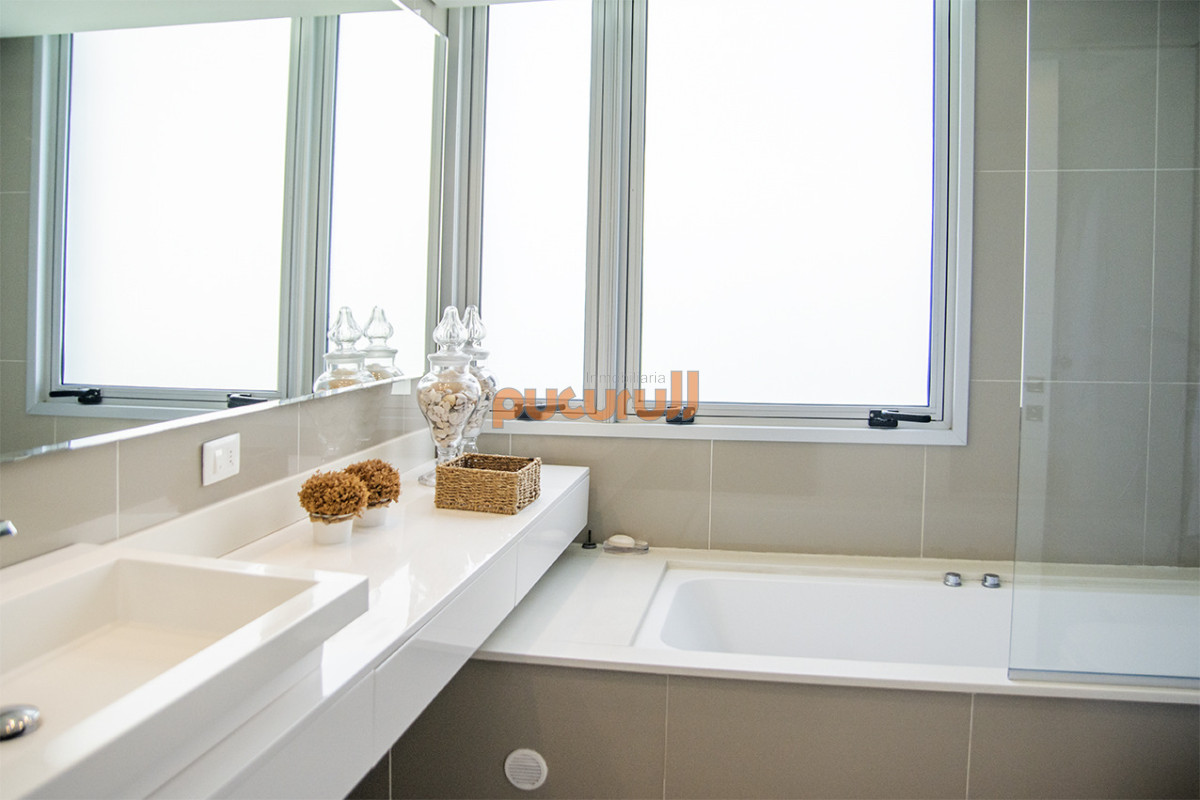 Apartamento ID.2650 - En venta apartamento de 3 dormitorios en excelente ubicacion, Pinares Punta del Este