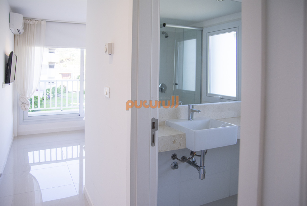 Apartamento ID.1478 - Se vende apartamento de 3 dormitorios en Edificio Horizonte, Playa Mansa, Punta del Este 
