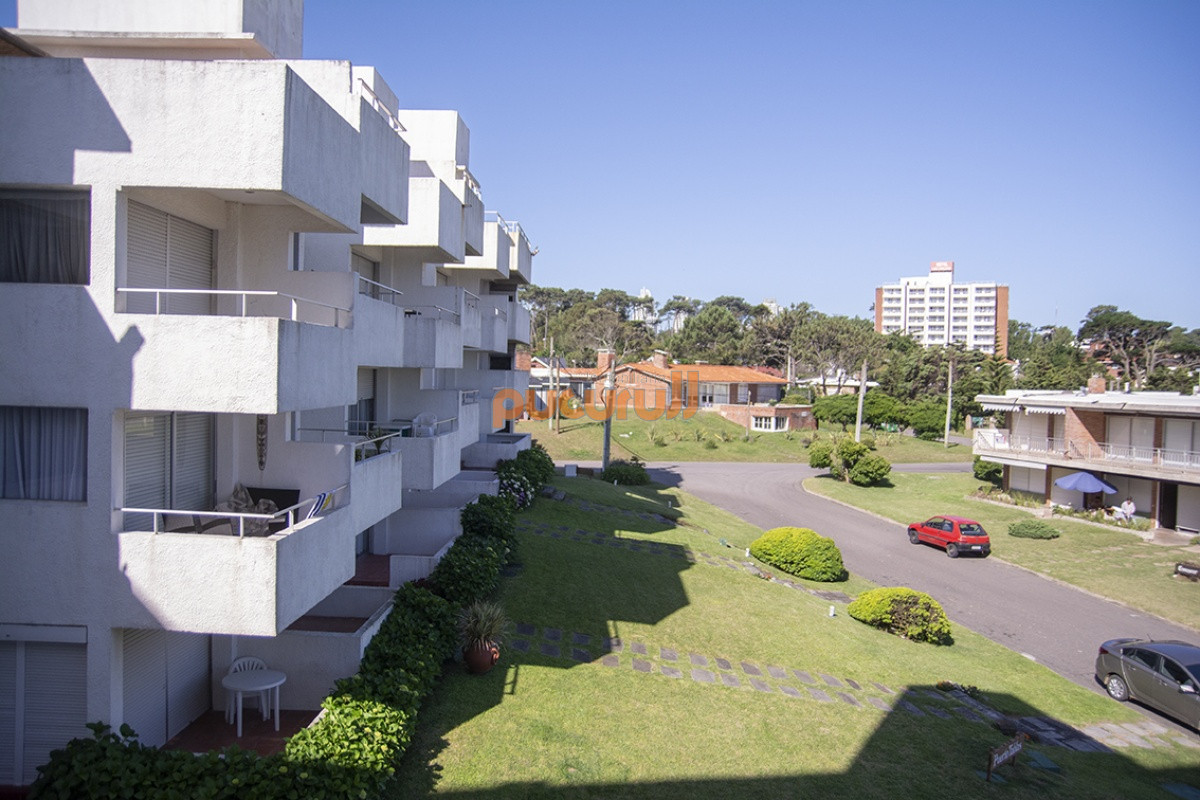 Apartamento ID.1478 - Se vende apartamento de 3 dormitorios en Edificio Horizonte, Playa Mansa, Punta del Este 