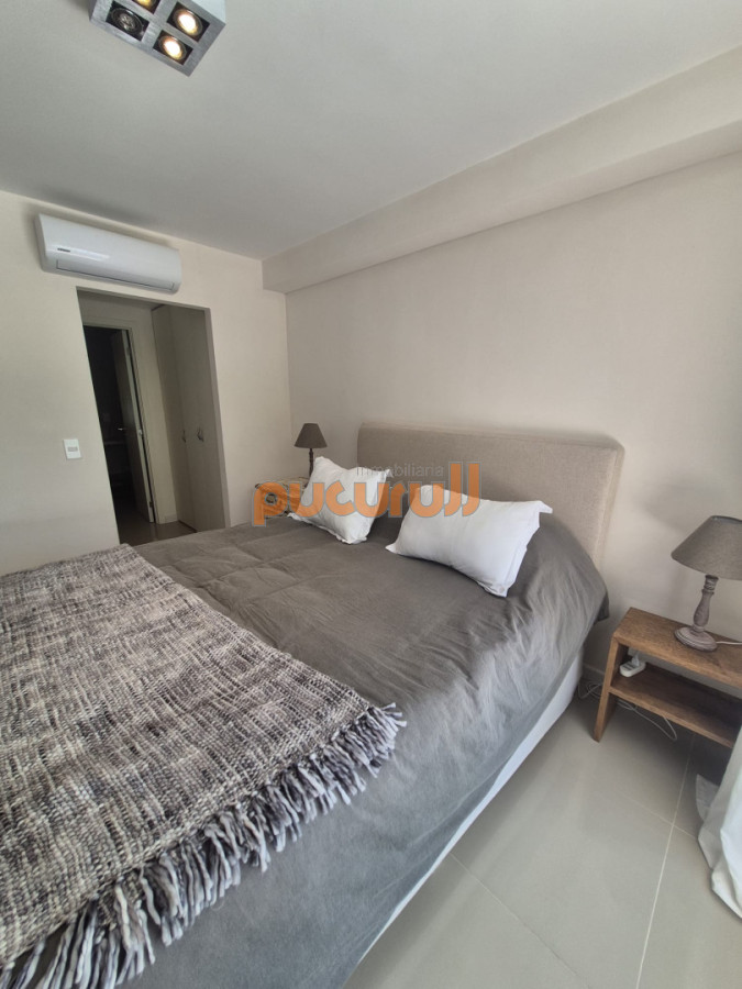 Apartamento ID.2671 - Apartamento en Venta de 2 dormitorios en Punta del Este Sobre Roosevelt