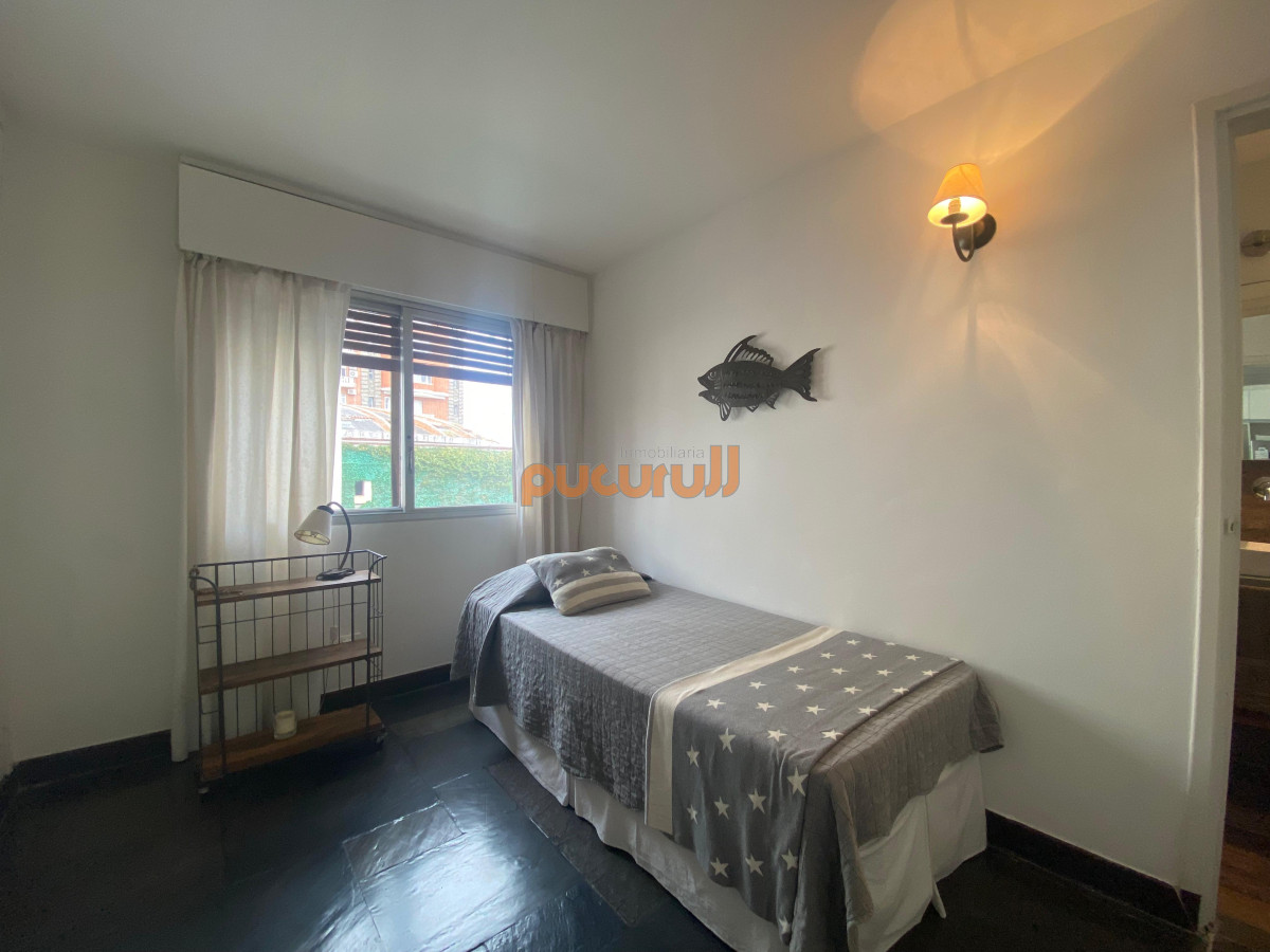 Apartamento ID.2578 - Vende apartamento con vista al mar de 3 dormitorios, Punta del Este