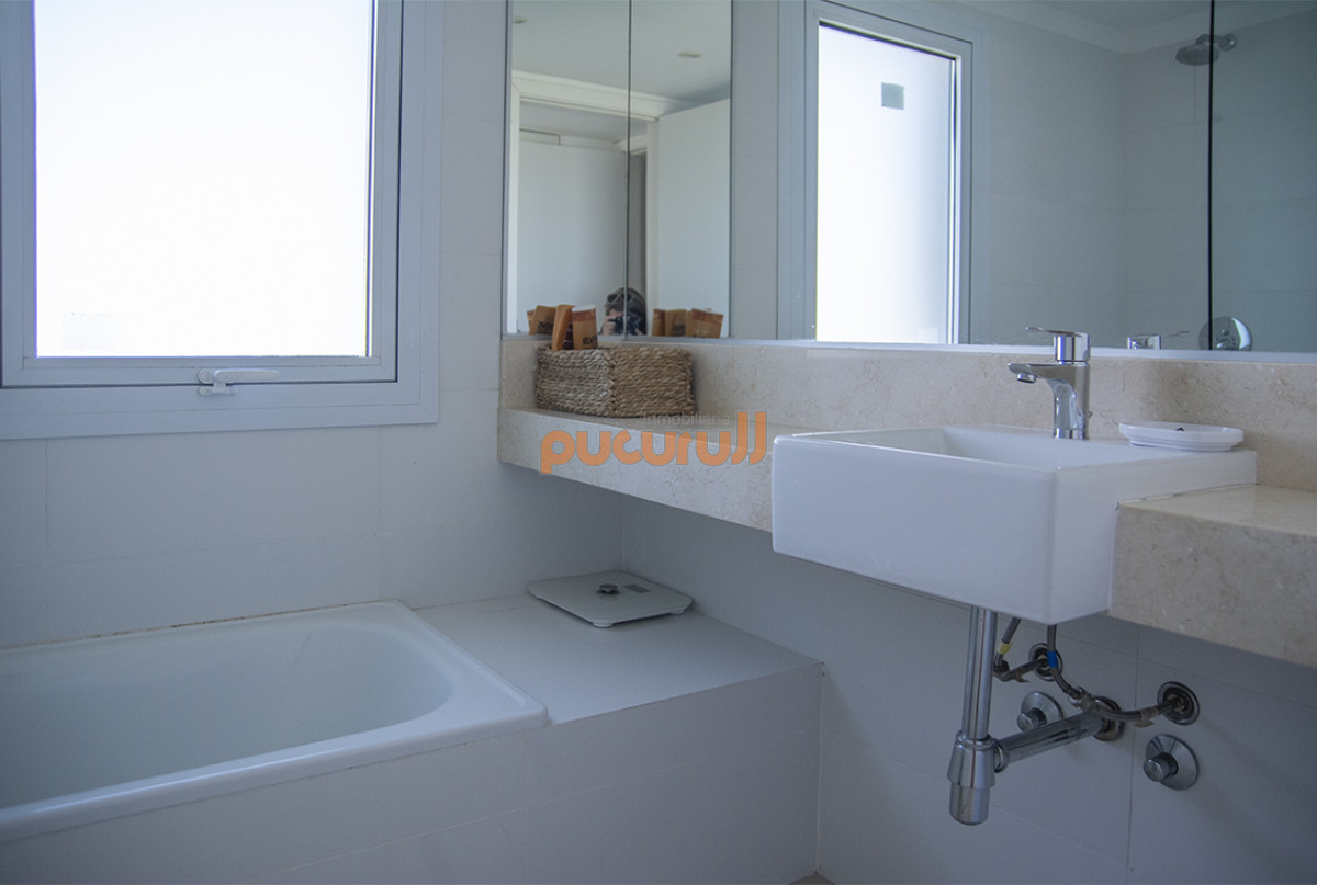 Apartamento ID.1478 - Se vende apartamento de 3 dormitorios en Edificio Horizonte, Playa Mansa, Punta del Este 