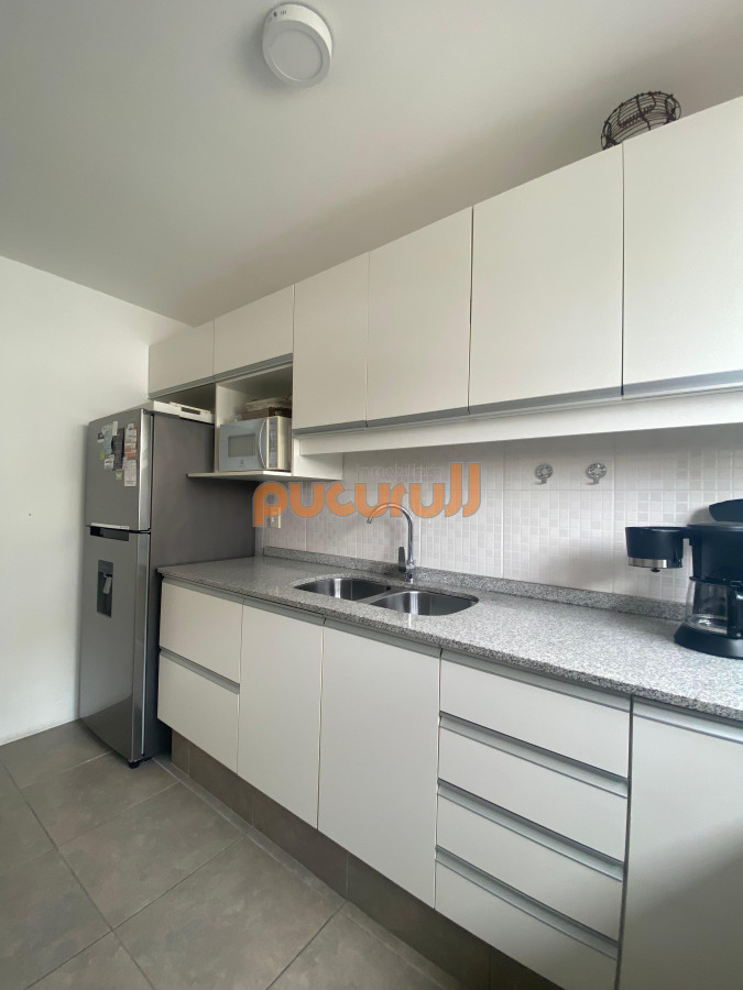 Apartamento ID.2578 - Vende apartamento con vista al mar de 3 dormitorios, Punta del Este