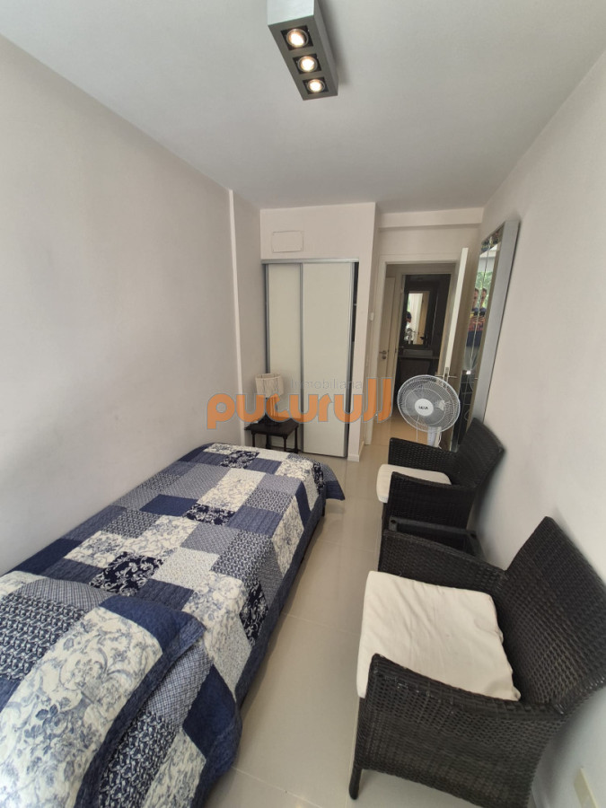 Apartamento ID.2671 - Apartamento en Venta de 2 dormitorios en Punta del Este Sobre Roosevelt