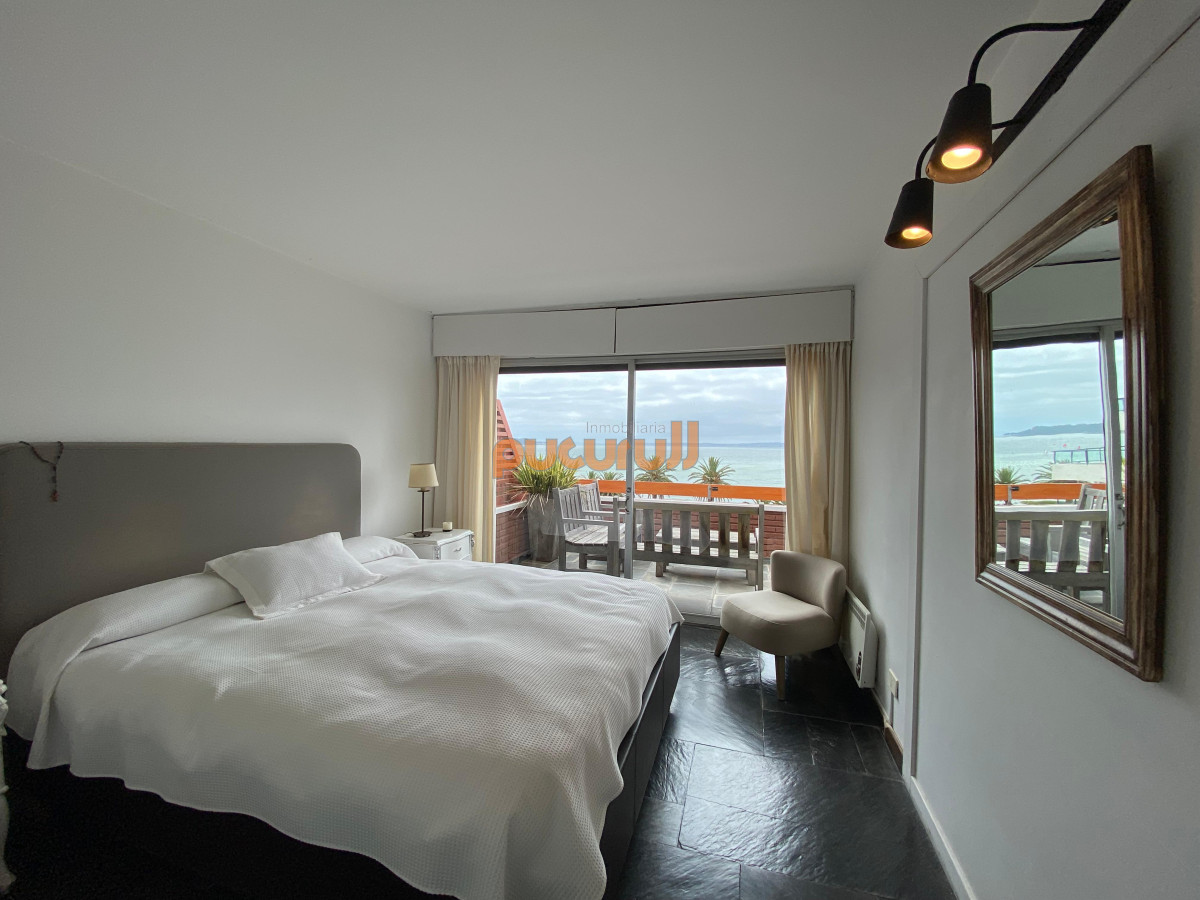 Apartamento ID.2578 - Vende apartamento con vista al mar de 3 dormitorios, Punta del Este