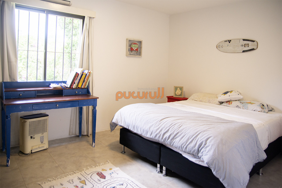 Casa ID.2603 - Excelente chalet de 5 dormitorios en venta a pasos de Playa Mansa Punta del Este