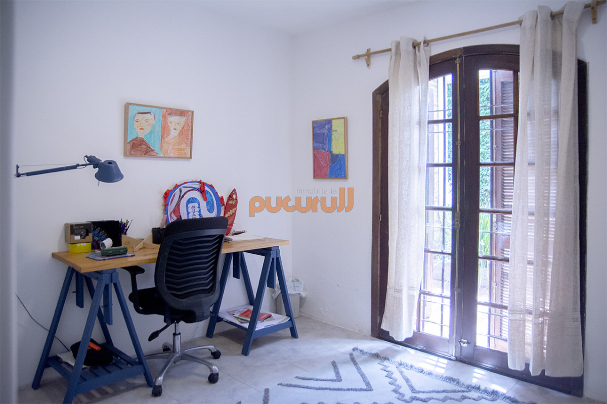 Casa ID.2603 - Excelente chalet de 5 dormitorios en venta a pasos de Playa Mansa Punta del Este