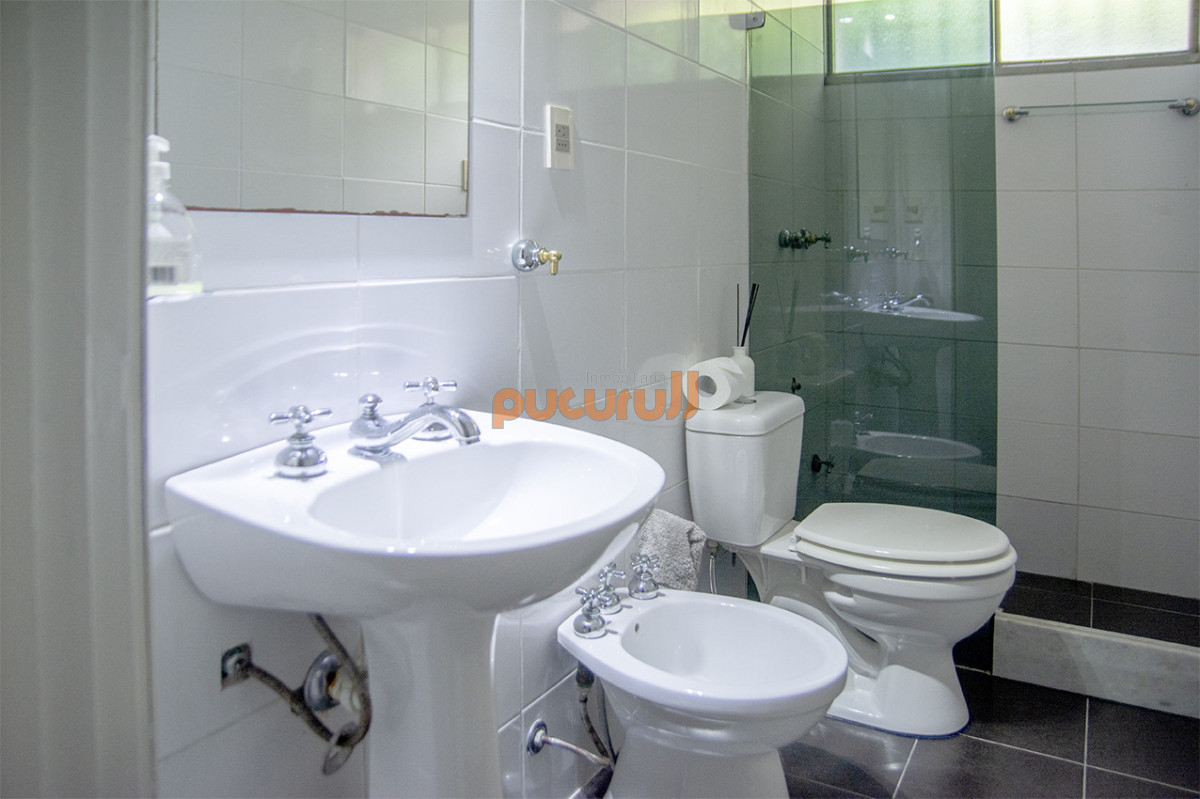 Casa ID.2603 - Excelente chalet de 5 dormitorios en venta a pasos de Playa Mansa Punta del Este