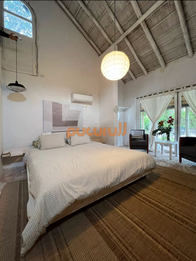 Casa ID.2893 - Amplia casa a la venta en Punta del Este de 6 dormitorios en el Tesoro a 200 mts de ruta 10