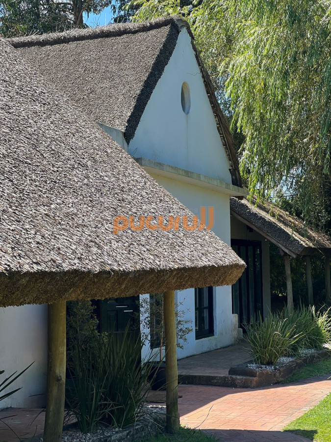 Casa ID.2893 - Amplia casa a la venta en Punta del Este de 6 dormitorios en el Tesoro a 200 mts de ruta 10