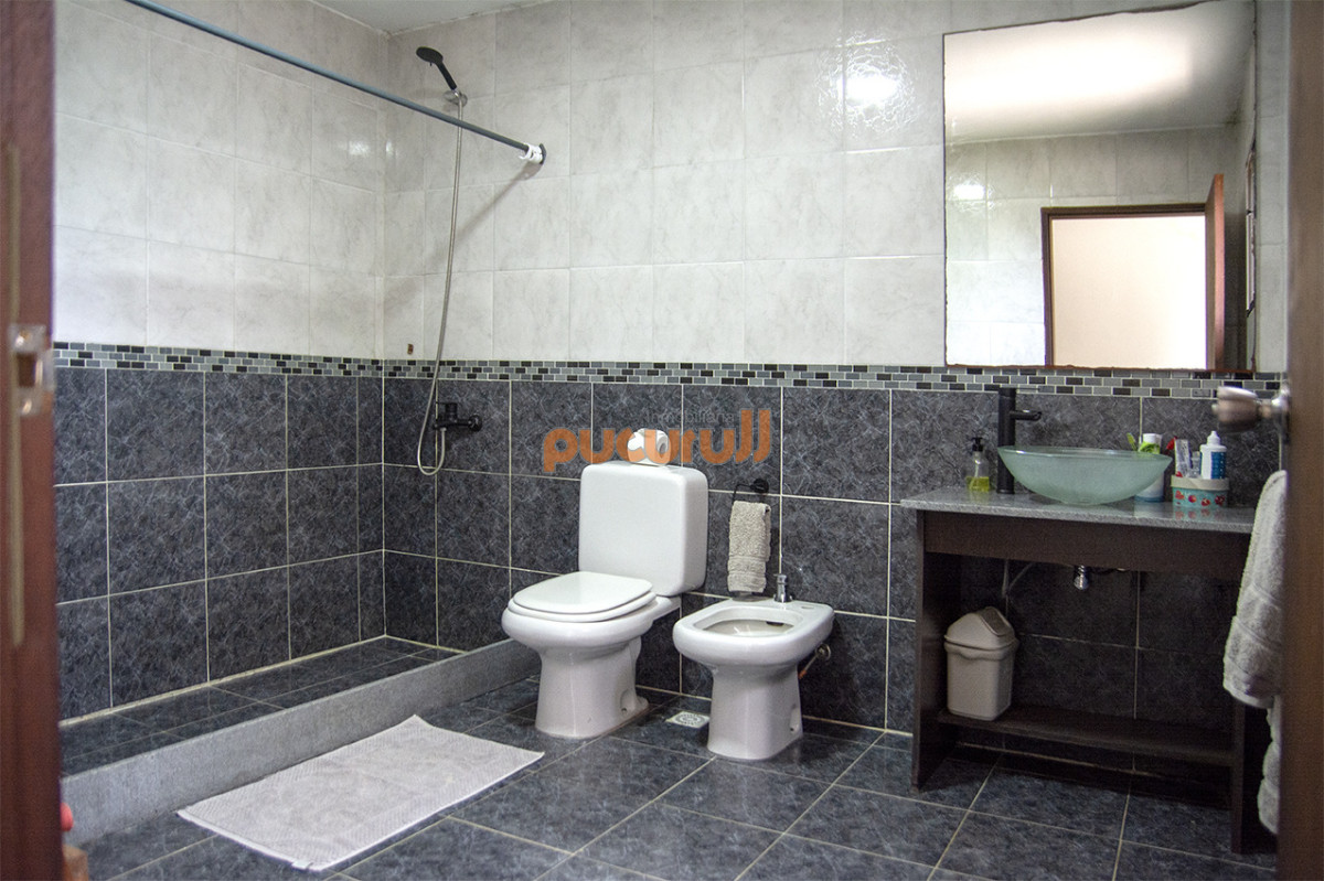 Casa ID.2603 - Excelente chalet de 5 dormitorios en venta a pasos de Playa Mansa Punta del Este