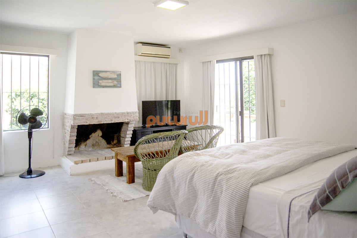 Casa ID.2603 - Excelente chalet de 5 dormitorios en venta a pasos de Playa Mansa Punta del Este