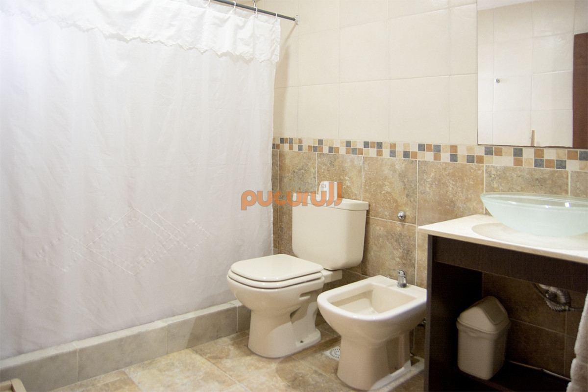 Casa ID.2603 - Excelente chalet de 5 dormitorios en venta a pasos de Playa Mansa Punta del Este