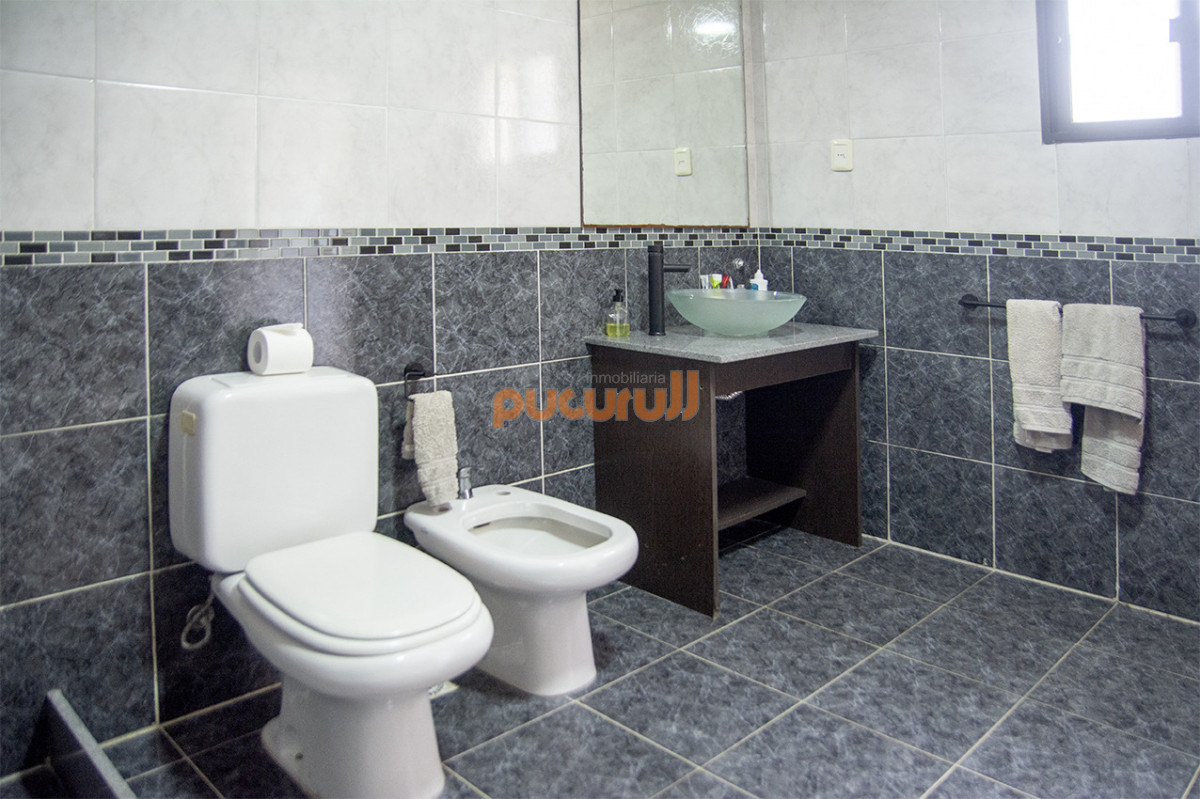 Casa ID.2603 - Excelente chalet de 5 dormitorios en venta a pasos de Playa Mansa Punta del Este