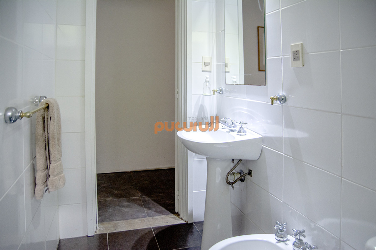 Casa ID.2603 - Excelente chalet de 5 dormitorios en venta a pasos de Playa Mansa Punta del Este