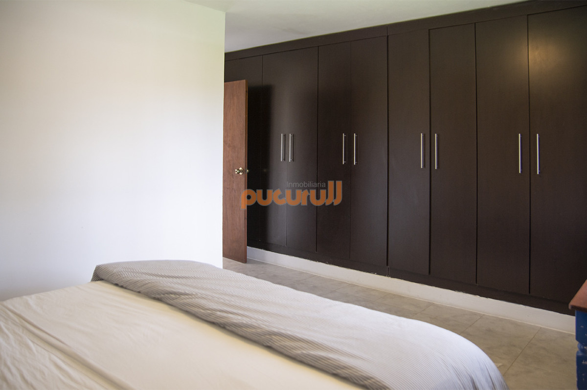 Casa ID.2603 - Excelente chalet de 5 dormitorios en venta a pasos de Playa Mansa Punta del Este