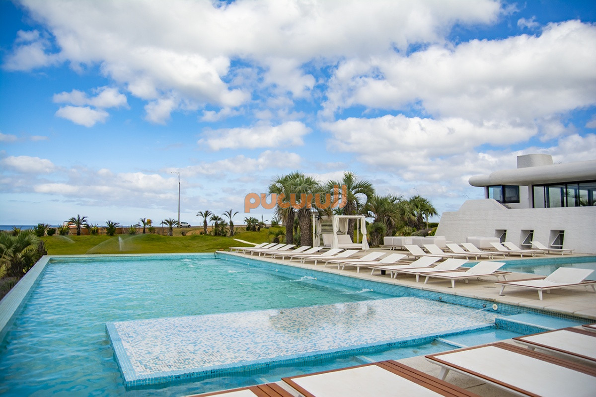 Apartamento ID.2651 - Invierta con financiación en espectacular torre con vista a la laguna y el mar. 