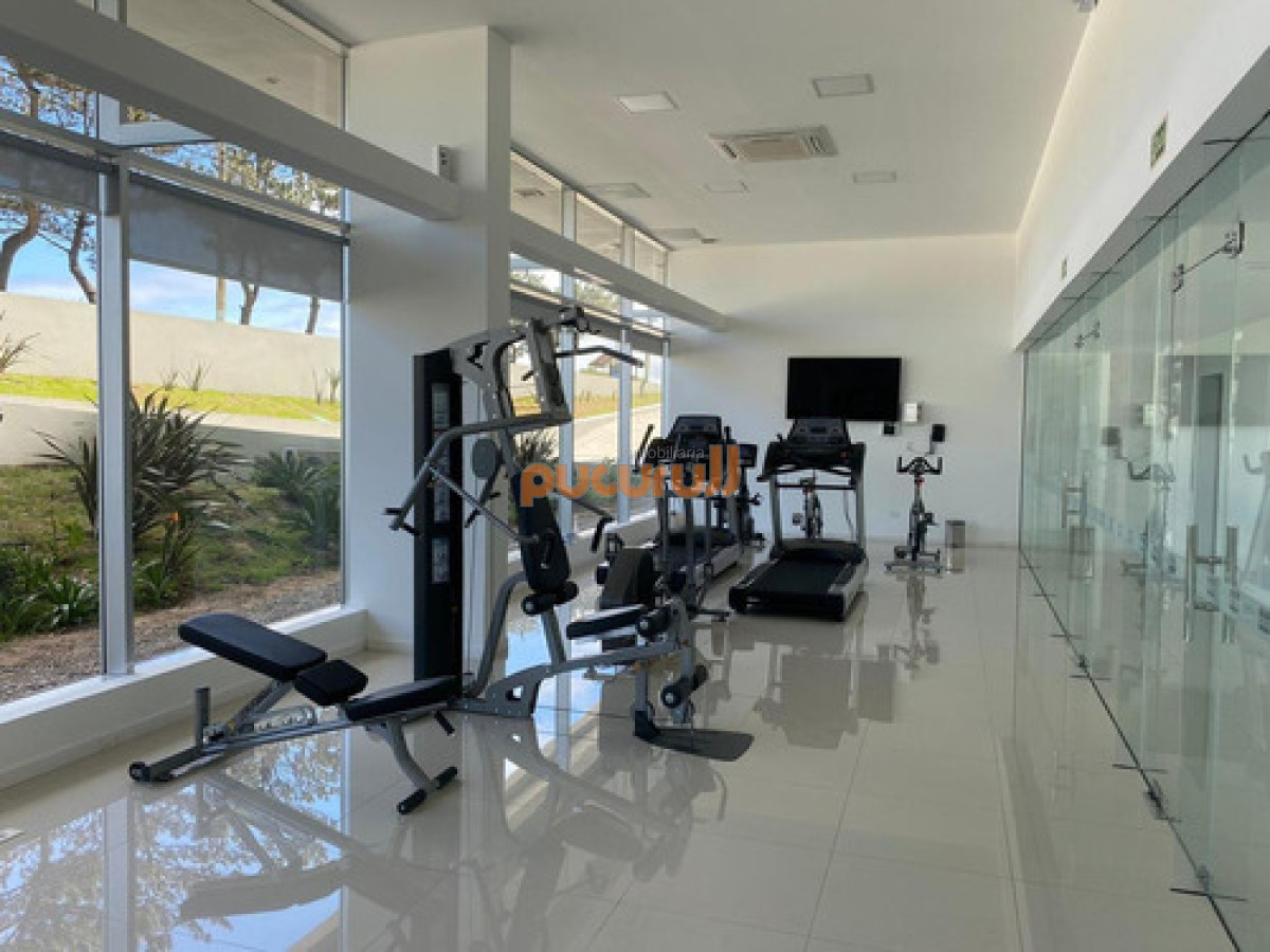 Apartamento ID.1478 - Se vende apartamento de 3 dormitorios en Edificio Horizonte, Playa Mansa, Punta del Este 