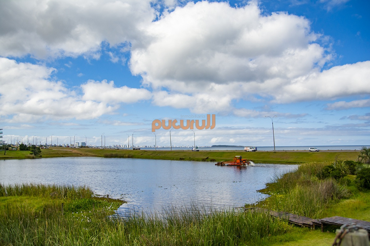 Apartamento ID.2651 - Invierta con financiación en espectacular torre con vista a la laguna y el mar. 