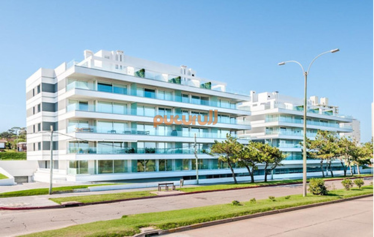 Apartamento ID.1478 - Se vende apartamento de 3 dormitorios en Edificio Horizonte, Playa Mansa, Punta del Este 