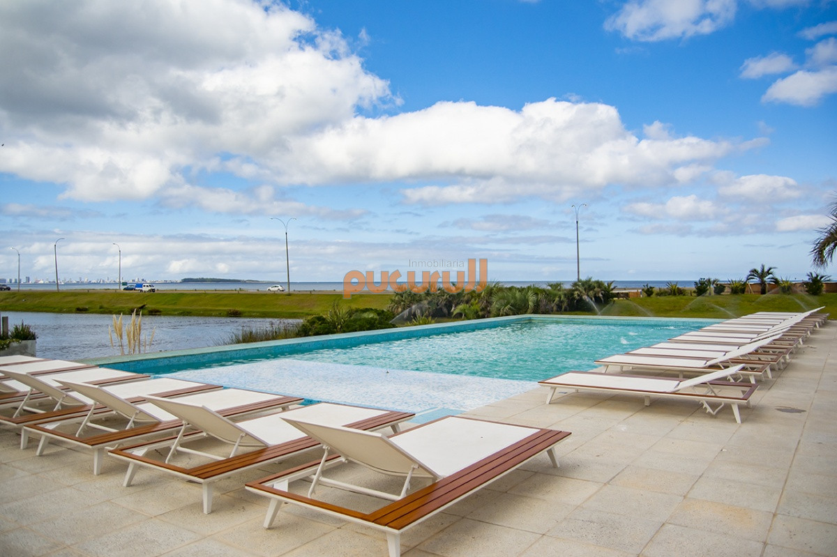 Apartamento ID.2651 - Invierta con financiación en espectacular torre con vista a la laguna y el mar. 