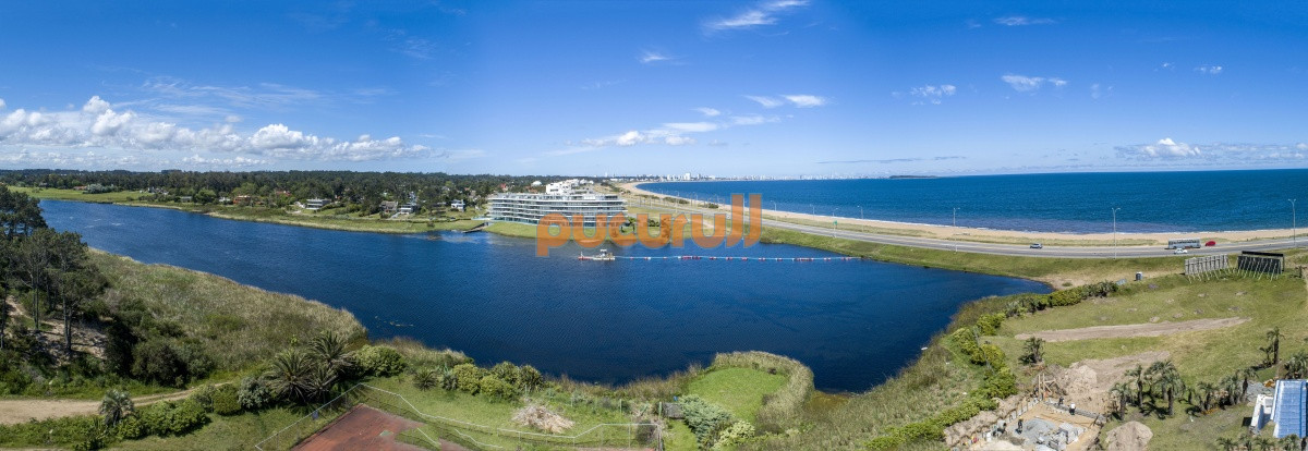 Apartamento ID.2651 - Invierta con financiación en espectacular torre con vista a la laguna y el mar. 