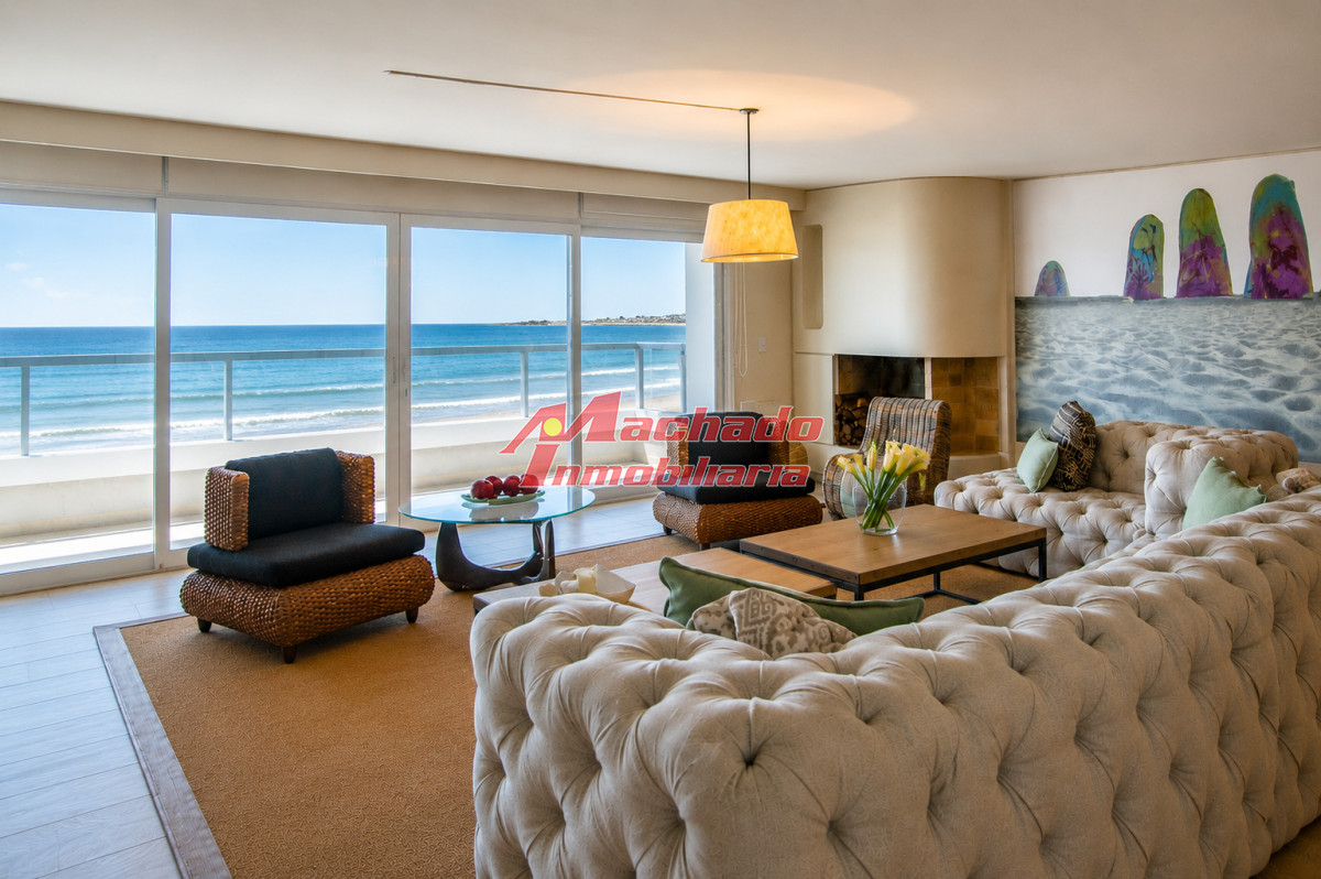 Vende apartamento con vista al mar, de 4 dormitorios en Brava, Punta del Este - MCH14404A