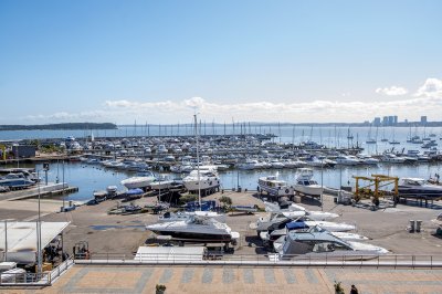 Venta de apartamento frente al puerto