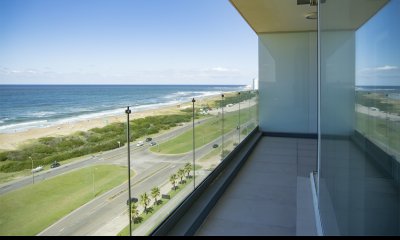 Venta de apartamento de tres dormitorios en Punta del Este
