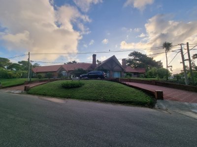 hermosa casa a la venta zona lugano  - mch9420c