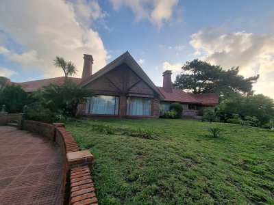 hermosa casa a la venta zona lugano  - mch9420c