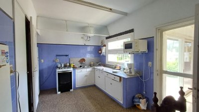 vende casa en zona comercial en lugano - punta del este - mch12624c