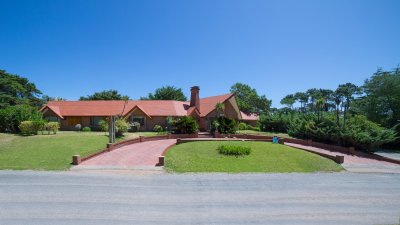 hermosa casa a la venta zona lugano  - mch9420c