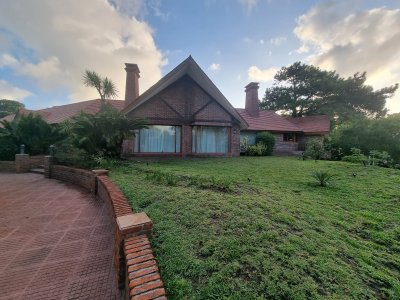 hermosa casa a la venta zona lugano  - mch9420c