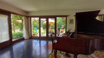 vende casa en zona comercial en lugano - punta del este - mch12624c