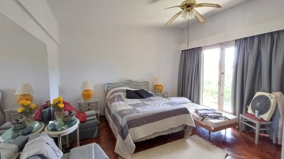 vende casa en zona comercial en lugano - punta del este - mch12624c