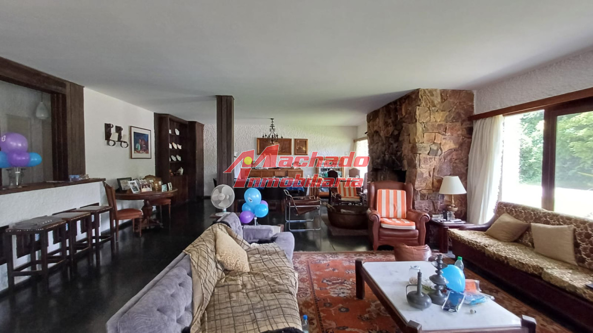 vende casa en zona comercial en lugano - punta del este - mch12624c