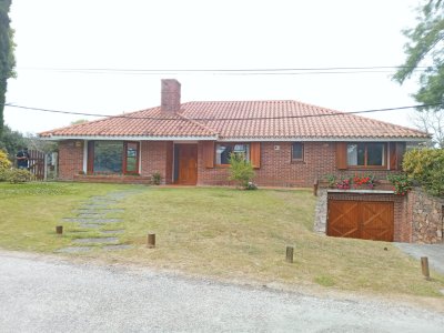 CHALET TRADICIONAL EN PLAYA MANSA, 3 DORMITORIOS, PINARES