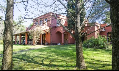 Casa de gran tamaño ubicada en zona privilegiada.