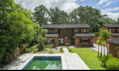 Casa en venta de gran tamaño ubicada en zona de Beverly Hills