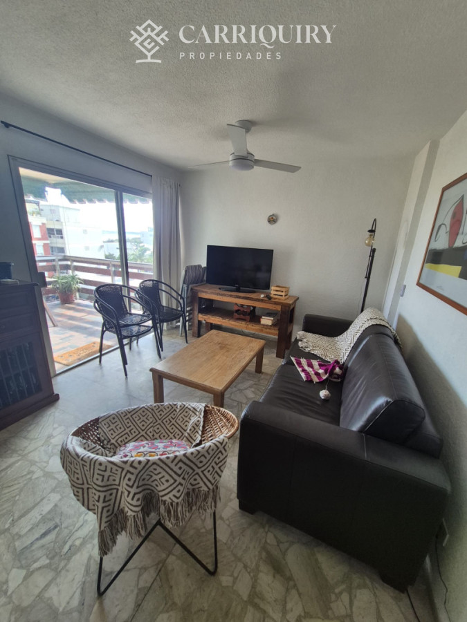 Apartamento ID.10084 - Apartamento en venta 2 dormitorios en Punta del Este. Primera línea mansa